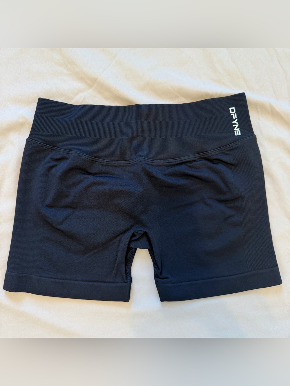DFyne impact mid-low waist short size M